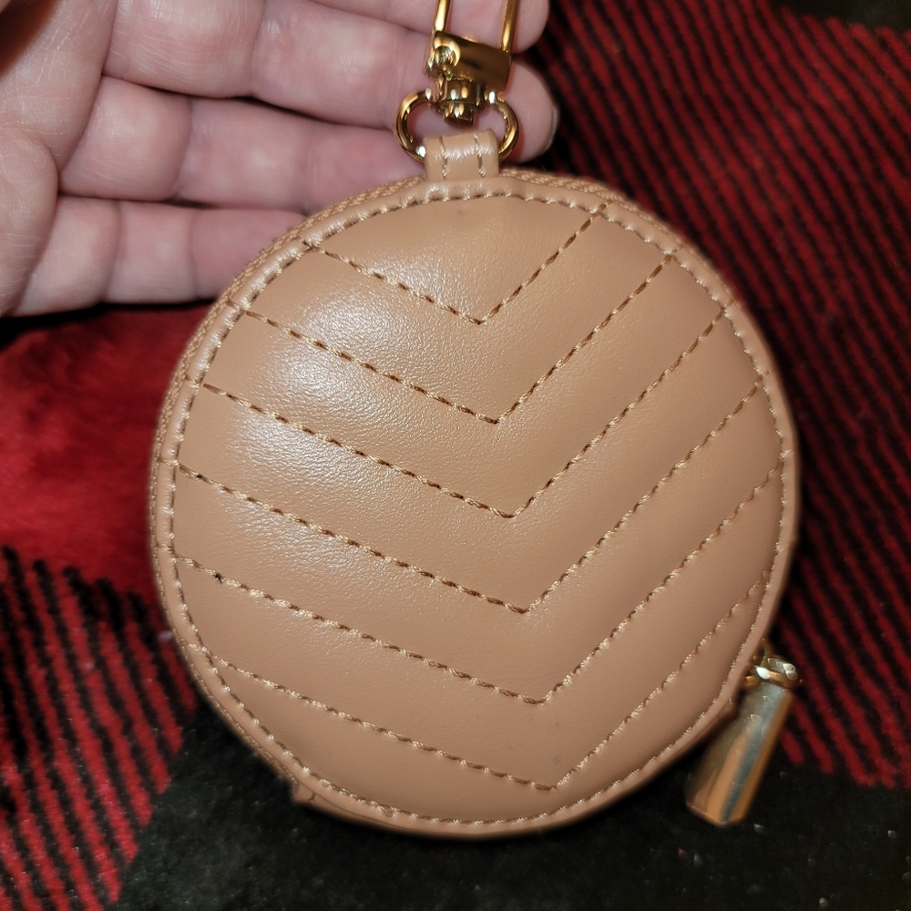 DAISY ROSE Change Wallet